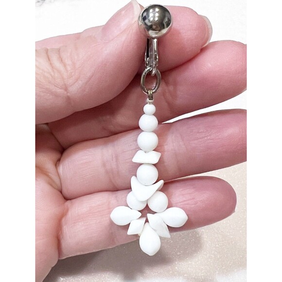 Vintage White Shell Look Dangle Drop Screw Back Earrings - Picture 1 of 5